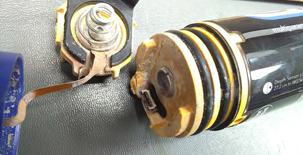 拆卸水質檢測儀的電極 拆卸水質檢測儀的電極